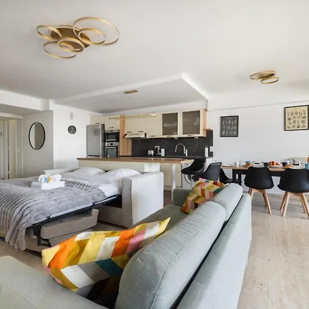 Reine Astrid Palm Beach Suite